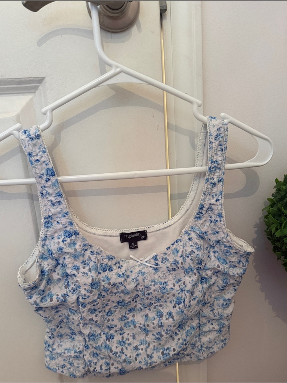 Dry goods Blue Floral Cropped Tank Top